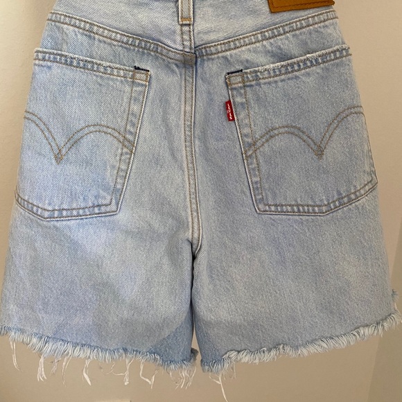 Levis high waisted wedgie shorts - Picture 2 of 2